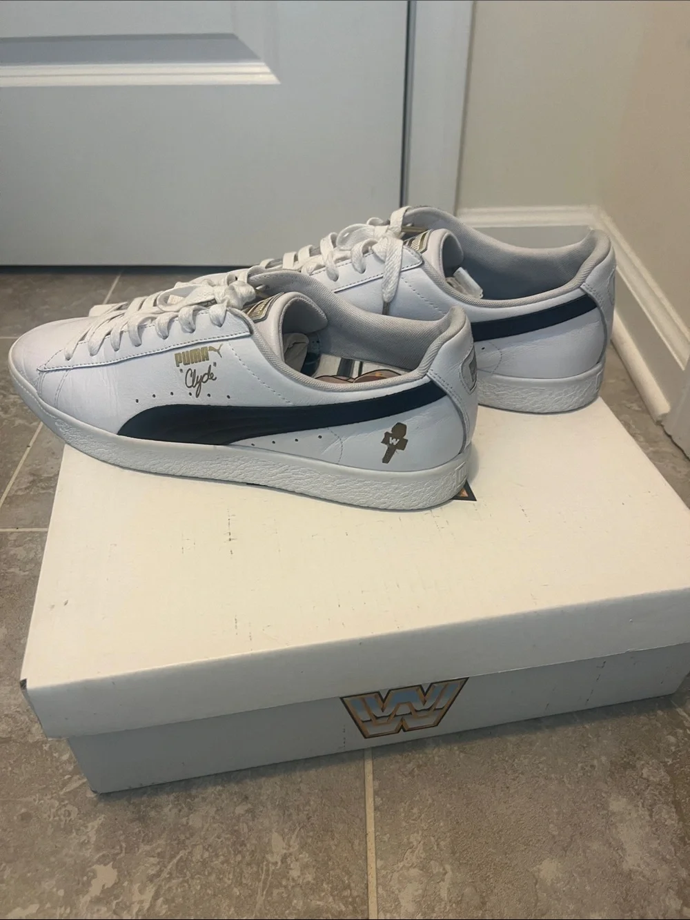 Puma White Shoes with Black Formstripe Low-Top Sneakers